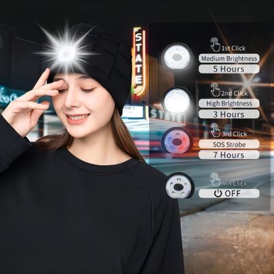 Eislauf, den kampierenden Hund wandernd, der Hut-Taschenlampen-Musik-Play-back Bluetooths LED geht